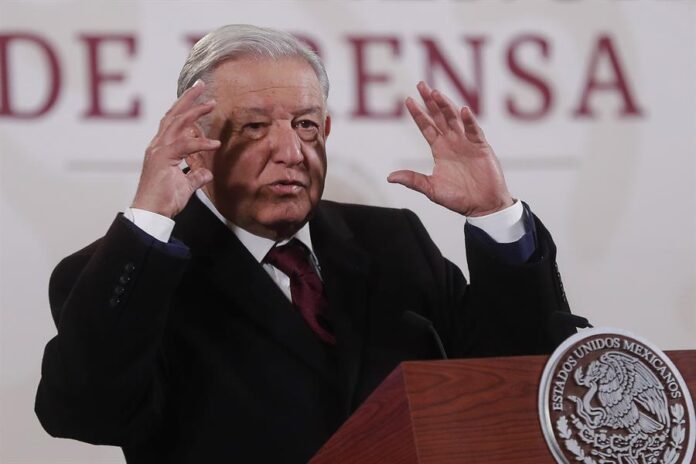 Andrés Manuel López Obrador (4) Andrés Manuel López Obrador (4)