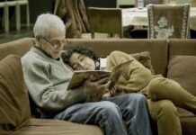 Augusto Góngora y Paulina Urrutia en un fotograma de 'La memoria infinita', dirigida por Maite Alberdi.
