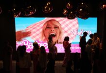 'Barbie' vs. 'Oppenheimer', un nuevo asalto en premios del Sindicato de Actores 'Oppenheimer', que se impuso con gran solvencia a 'Barbie' en los Globos de Oro del pasado fin de semana, se medirá en la categoría reina de los SAG Awards.