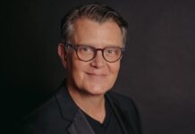 Bernardo Medina ha conquistado la industria de las artes visuales y literarias.