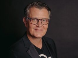 Bernardo Medina ha conquistado la industria de las artes visuales y literarias.