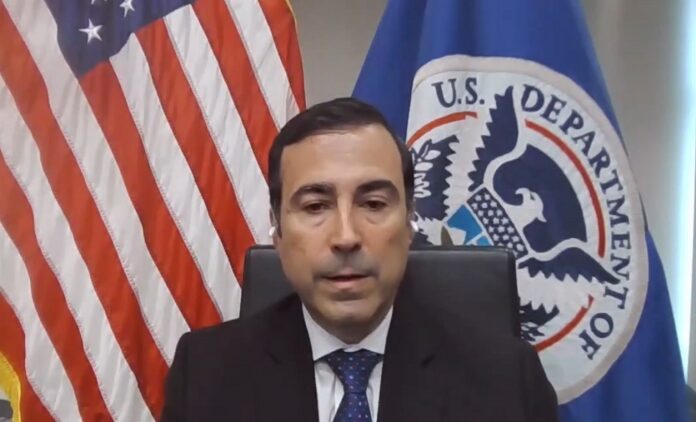 Subsecretario de Política de Fronteras e Inmigración del Departamento de Seguridad Nacional, Blas Nuñez-Neto.