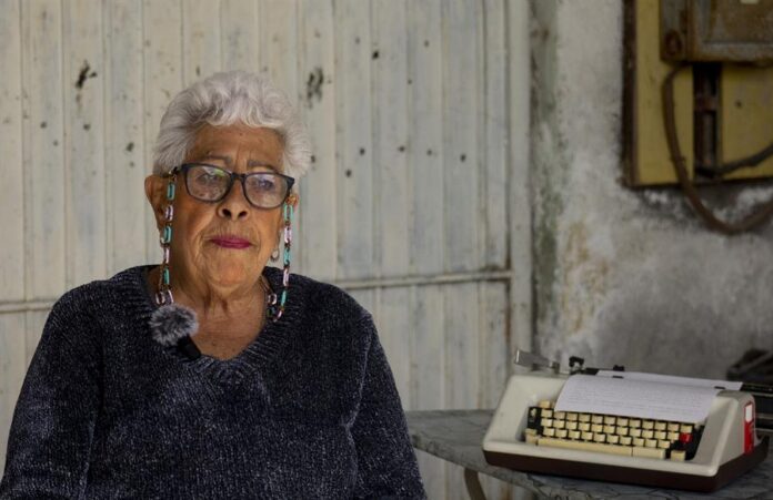 La señora María del Rosario Elizondo.