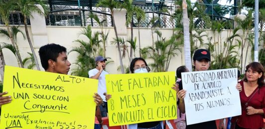 Damnificados por el paso del huracán Otis protestan (3)