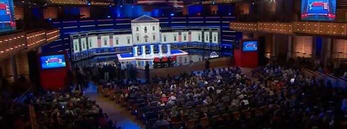 Para presentarse a las primarias, no se establecen más exigencias que las contempladas en la Constitución para ser presidente de Estados Unidos: haber nacido en el país norteamericano y vivido en él durante al menos 14 años y tener más de 35 años de edad. La ley no establece límites para personas imputadas como Trump.