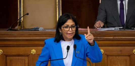 Rodríguez: "Venezuela, inspirada en su gloria y dignidad histórica, seguirá su empeño por recuperar la economía venezolana con esfuerzo propio en unión nacional".