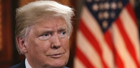 Trump ha señalado que "esta es la misma banda que entregó Afganistán", en alusión al repliegue de tropas de 2020.