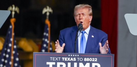 Trump ha dirigido ataques hacia Haley, cuestionando su perfil moderado y afirmando que no es lo suficientemente conservadora como para erradicar la corrupción.