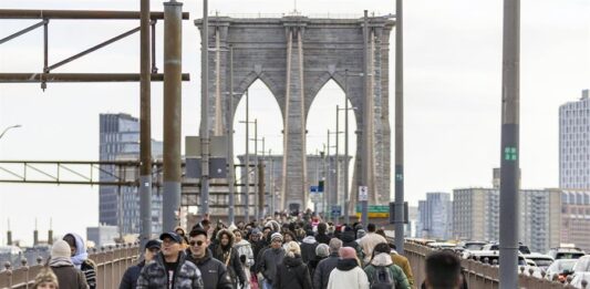 El centenario puente de Brooklyn de Nueva York