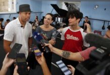 El jazzista Roberto Fonseca, la directora y primera bailarina del Ballet Nacional de Cuba (BNC), Viengsay Valdés, y el coreógrafo cubano Raúl Reinoso