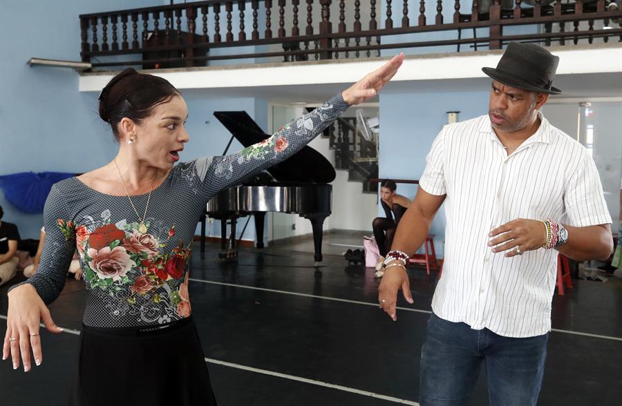 El jazzista Roberto Fonseca y la directora y primera bailarina del Ballet Nacional de Cuba (BNC), Viengsay Vald&eacute;s