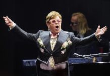 Subastarán un millar de objetos preciados de Elton John por 10 millones de dólares La superestrella vendió el otoño pasado el apartamento que compartía con su marido en la capital de Georgia, y los objetos que saldrán a la venta son producto de su faceta coleccionista.