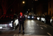 El Concejo Municipal de Nueva York supera el veto del alcalde Adams sobre la Ley de Transparencia Policial 'How Many Stops Act'" El alcalde Eric Adams se había opuesto a los proyectos de ley, argumentando que generarían una carga excesiva de papeleo para los oficiales, distrayéndolos de sus labores policiales. Caroline Rubinstein-Willis/Mayoral Photography Office