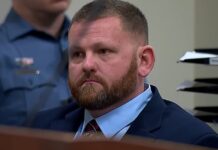 El exoficial, Randy Roedema, fue uno de los tres policías que sometieron de forma violenta a McClain, de 23 años, al que después dos paramédicos le suministraron un potente sedante para calmarlo y perdió la vida tres días después en un hospital.