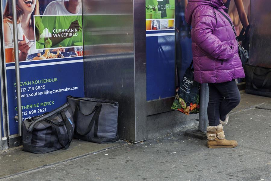 Familias de migrantes dejan sus albergues en Nueva York (3)