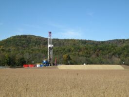 Chesapeake se fusiona con Southwestern Energy para crear el mayor productor de gas natural Tras completarse la fusión, la junta directiva de la empresa combinada aumentará a 11 miembros e inicialmente estará compuesta por siete representantes de Chesapeake y cuatro de Southwestern.