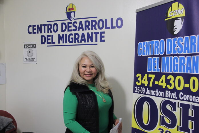 La Lic. Aida Illisaca es una profesional ecuatoriana que emigró inicialmente a Europa y ahora radica en Nueva York, donde fundó y dirige el Centro de Desarrollo del Migrante en el 35-09 de Junction Blvd. para informar, educar y dirigir a los nuevos inmigrantes y promover su desarrollo.