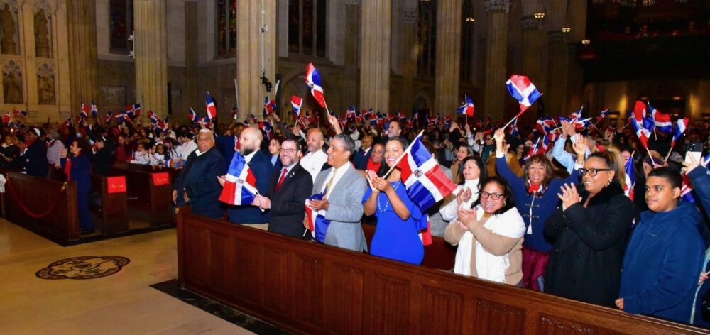 Las celebraciones en honor de la Virgen de Altagracia en Nueva York son un elemento unificador que promueve los valores familiares y espirituales, que la comunidad dominicana resalta con eventos de elevado nivel organizativo. Foto consulado dominicano.