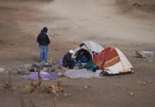 Esta organización coloca semanalmente agua en el desierto de Arizona para tratar de salvar vidas de migrantes afectados por las altas temperaturas.