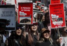 Decenas de personas protestan contra regreso de las corridas de toros a Ciudad de México