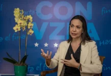 María Corina Machado asegura que Maduro "tiene terror" a las elecciones presidenciales "Maduro tiene terror a las elecciones, les tienen terror porque no tienen votos, se esconden detrás de la amenaza, del terror, de la sentencia", dijo Machado.