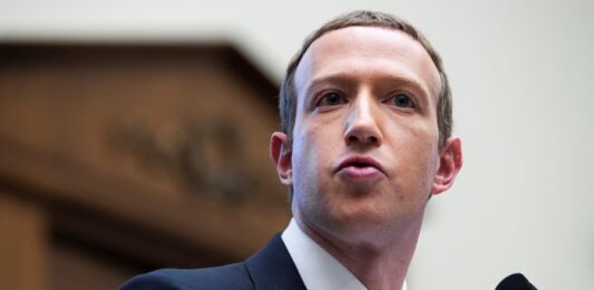Zuckenberg defendió a Meta de las acusaciones sobre abuso, puntualizando que no existe prueba científica que relacione el uso de redes sociales con una peor salud mental.