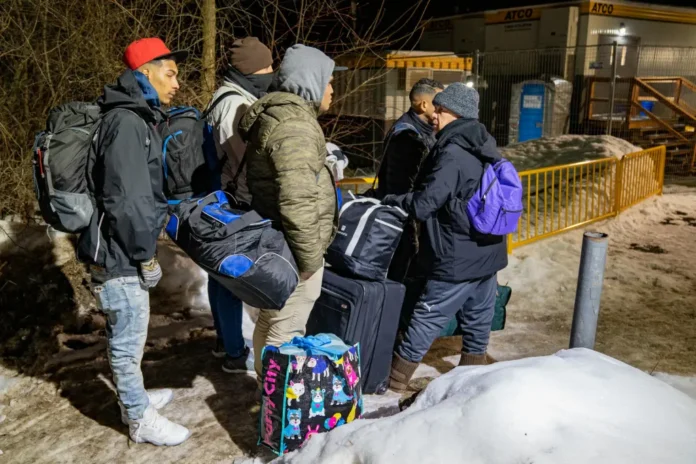 Migrantes NY En busca de una vida digna, la realidad que encuentran en la Gran Manzana está marcada por unos precios de alquiler desorbitados y por la obligación de dejar los refugios habilitados por la Alcaldía.