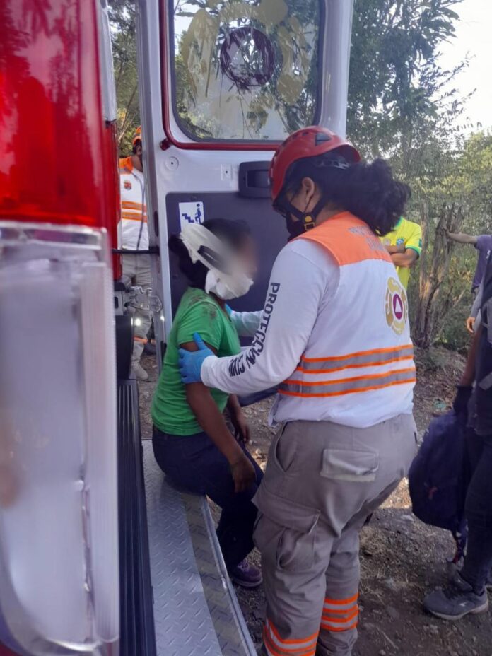 Migrantes accidente. Foto INM Siete de los lesionados necesitaron atención médica, por lo que los trasladaron al Hospital Jesús Gilberto Gómez Maza, en Tuxtla Gutiérrez, capital del estado.