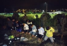 Ecuador militariza carreteras, puertos y aeropuertos El Ejército ha intervenido ya en diez centros penitenciarios con controles exhaustivos de municiones, armas, explosivos y sustancias ilícitas.