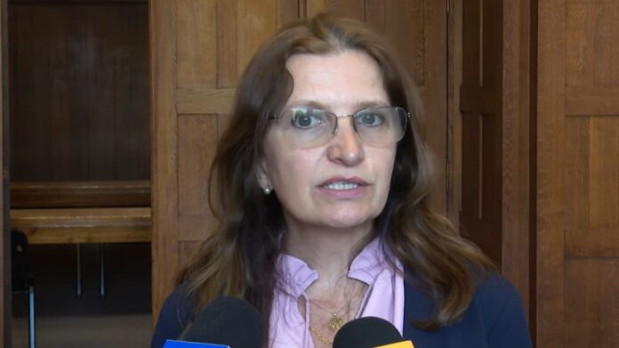 La ministra de Salud Pública, Karina Rando, en la que también afirmó que la persona afectada por esta enfermedad se encuentra en 