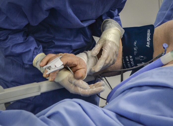 De acuerdo con las estadísticas publicadas hoy por el Departamento de Salud estatal, desde que comenzó la pandemia se han registrado un total de 93.224 muertes por esta enfermedad.