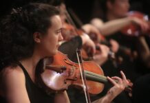 Integrantes de la Orquesta Ensamble Allegria interpretan obras clásicas durante el concierto inaugural de la XVIII edición del Cartagena Festival de Música, hoy, en Cartagena de Indias, Colombia.
