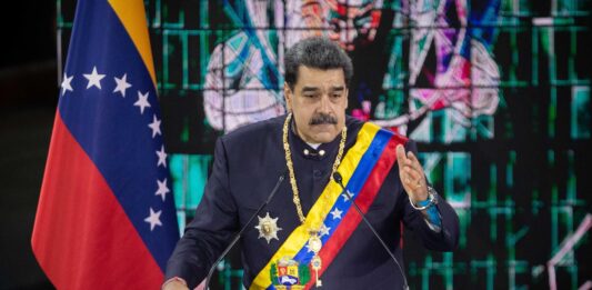Maduro: "En estos años de bloqueo, sanciones y agresiones hemos aprendido a parir, a innovar y a crear soluciones. Somos el Pueblo que supera las dificultades".
