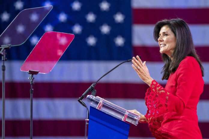 Trump ally turned rival Haley faces skepticism at CPAC Nikki Haley se proclamó este lunes como la gran rival del expresidente Donald Trump.
