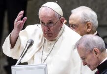 Francisco volvió a abogar por la unidad de los cristianos a pesar de "nuestros cansancios y de nuestras costumbres"."Continuemos, vayamos adelante. Oremos, pues, y sigamos adelante, porque esto es lo que Dios desea de nosotros", añadió.