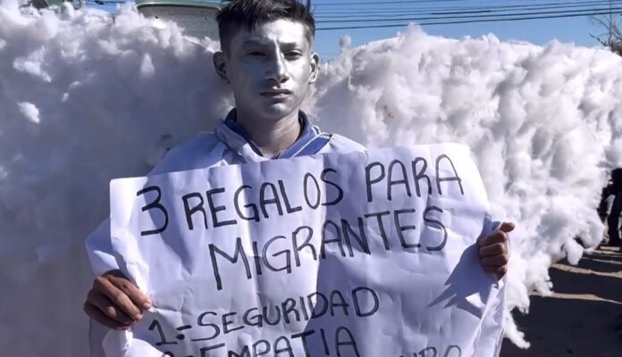 Regalos para migrantes El 2023 fue un año récord para la migración en México y Juárez se colocó como el epicentro de este fenómeno. Según las organizaciones humanistas, por esta ciudad cruzaron más de 100.000 personas.