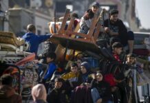 Residentes de los campos de refugiados de Al Nuseirat