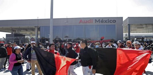 Trabajadores de Audi participan en una jornada de huelga (2)
