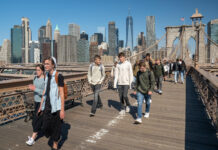 De acuerdo con un informe de New York City Tourism + Conventions, el turismo en la ciudad está a punto de volver a las cifras de 2019, cuando recibió a 66,6 millones de viajeros.