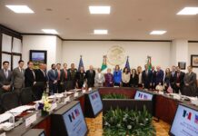 Alicia Barcena (c-i) acompañada de la asesora de Seguridad Nacional de la Casa Blanca, Elizabeth Sherwood-Randall