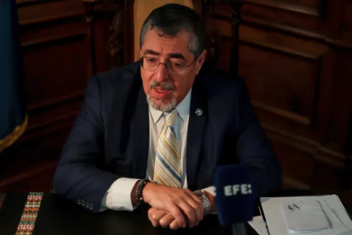 Presidente, Bernardo Arévalo de León.