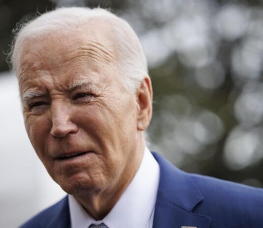 Férrea defensa de la Casa Blanca a Biden: "No tiene nada que esconder ni cargos contra él" Biden respondió este jueves a la publicación del informe con una intervención ante la prensa que se añadió a última hora a su agenda y en la que, en un tono visiblemente molesto, alegó que su memoria está bien y que, aunque es "un hombre mayor", sabe lo que hace.