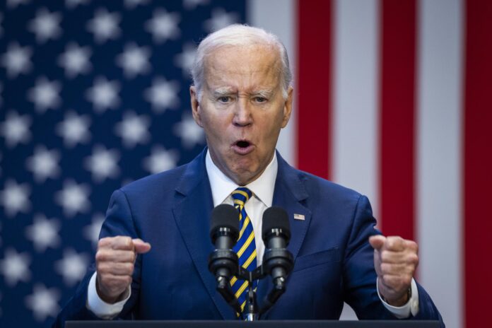 Biden afila su mensaje económico antes de batirse con los republicanos por el presupuesto Biden se refirió a esos comentarios de Trump con cierta indignación: