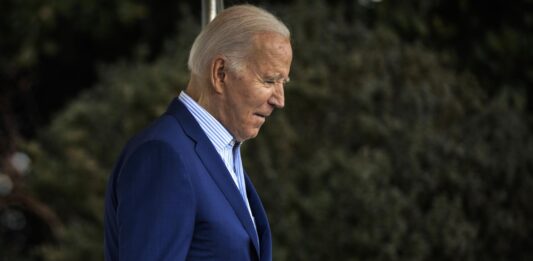 El propósito de Biden era mostrar cercanía con la comunidad negra, la gran protagonista de las primarias demócratas que se celebran este sábado en Carolina del Sur.