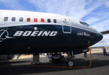 Por lo sucedido, la Administración Federal de Aviación, ordenó la inmovilización de todos los aparatos de ese modelo para su revisión y, posteriormente, avaló su “paulatina reincorporación”.