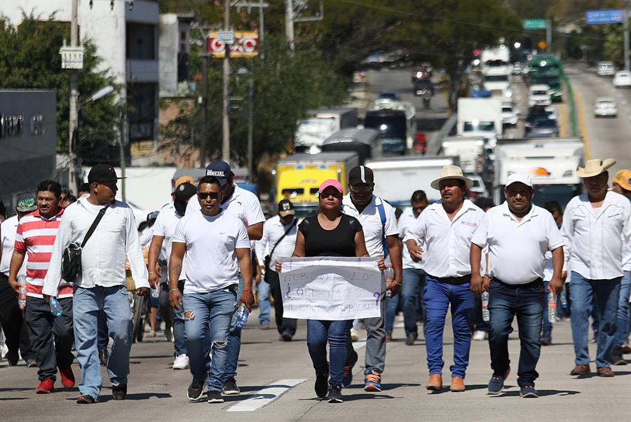 Choferes del transporte p&uacute;blico protestan para exigir seguridad ante una nueva ola de violencia (1)