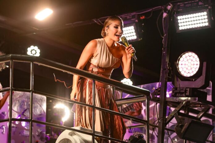 La cantante brasileña Claudia Leitte, una de las grandes voces del país, afirma que el Carnaval de Brasil es una 