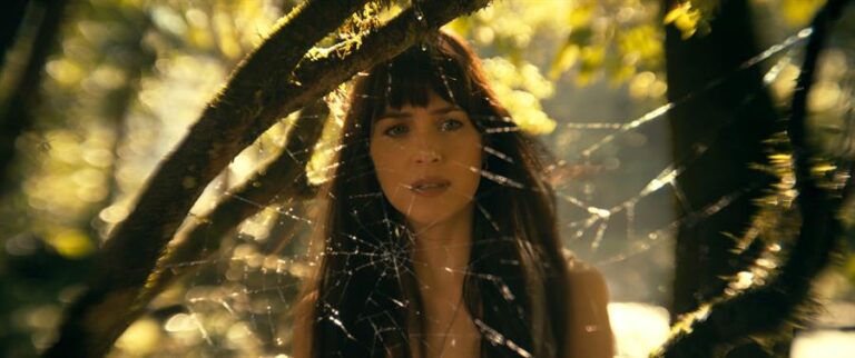 Dakota Johnson en su papel de Cassandra Webb