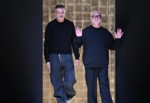 La pareja de diseñadores italianos presentaron en el desfile 'Tuxedo' una variedad de looks principalmente en colores negros.