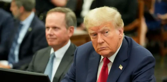 El magistrado Arthur Engoron limitó también la capacidad del exmandatario de hacer negocios en el estado durante los próximos. Se espera que Trump recurra la decisión.